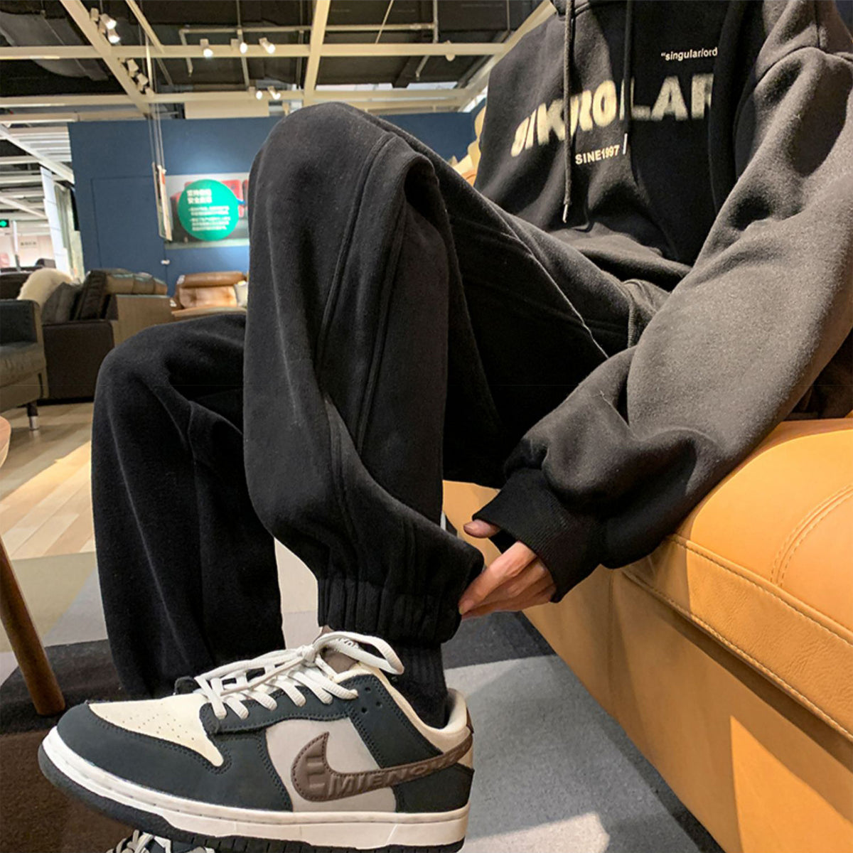 Premium Fleece Sweatpants – Relaxed Fit Streetwear Joggers - VELORA